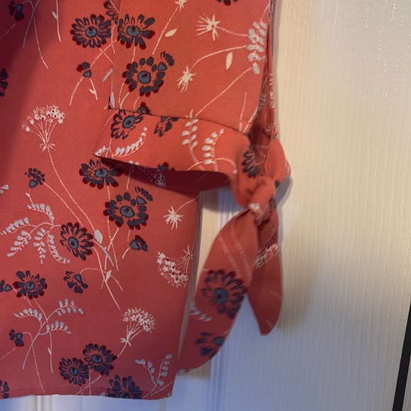 NWOT LOFT round neck shirt with 3/4 sleeves in size XSP - Picture 4 of 7